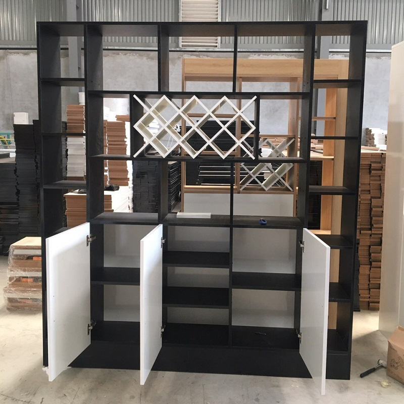 Tủ rượu vách ngăn gỗ trang trí phòng khách hiện đại đẹp TR04
